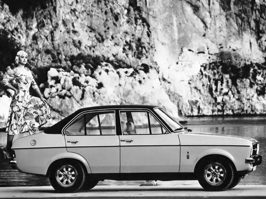  Ford Escort Saloon 1974 года  (фото 2 из 2)